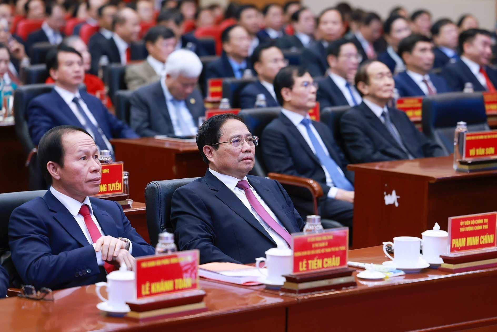 越南政府总理范明正出席在海防市举行的公布仪式。(图片来源:越通社) 越南政府总理范明正出席在海防市举行的公布仪式。(图片来源:越通社)