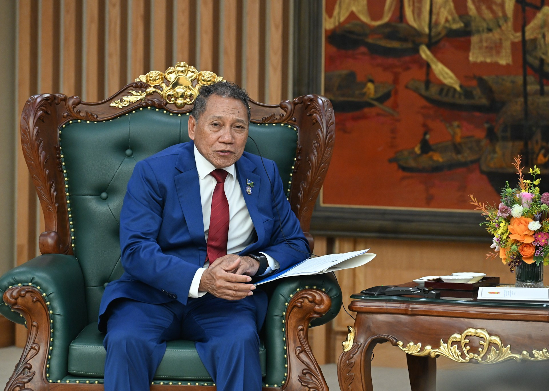 彼得·沙内尔·阿戈瓦卡部长在会上发表讲话。