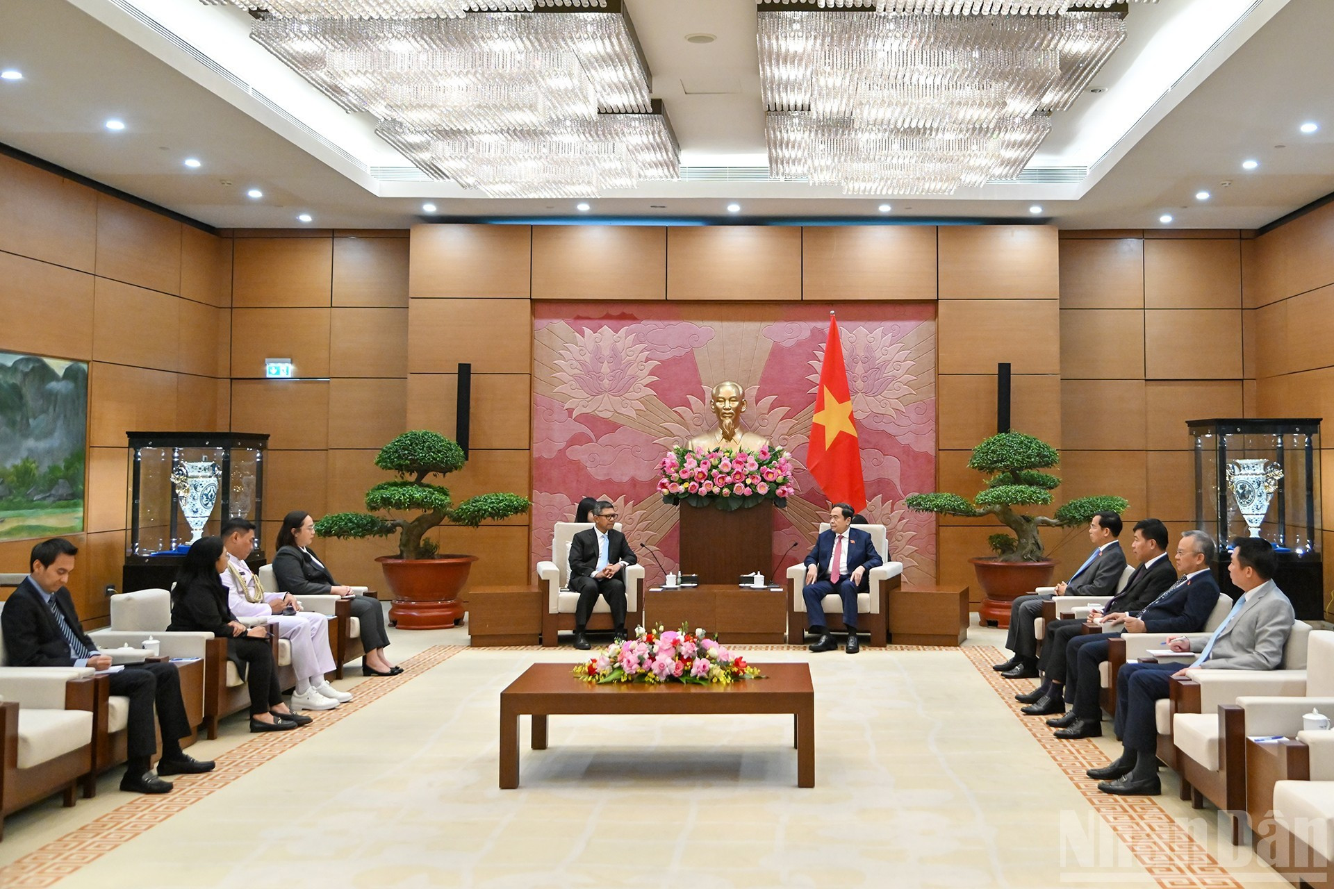 越南国会主席陈青敏会见印尼驻越南大使丹尼·阿卜迪的场景。 越南国会主席陈青敏会见印尼驻越南大使丹尼·阿卜迪的场景。