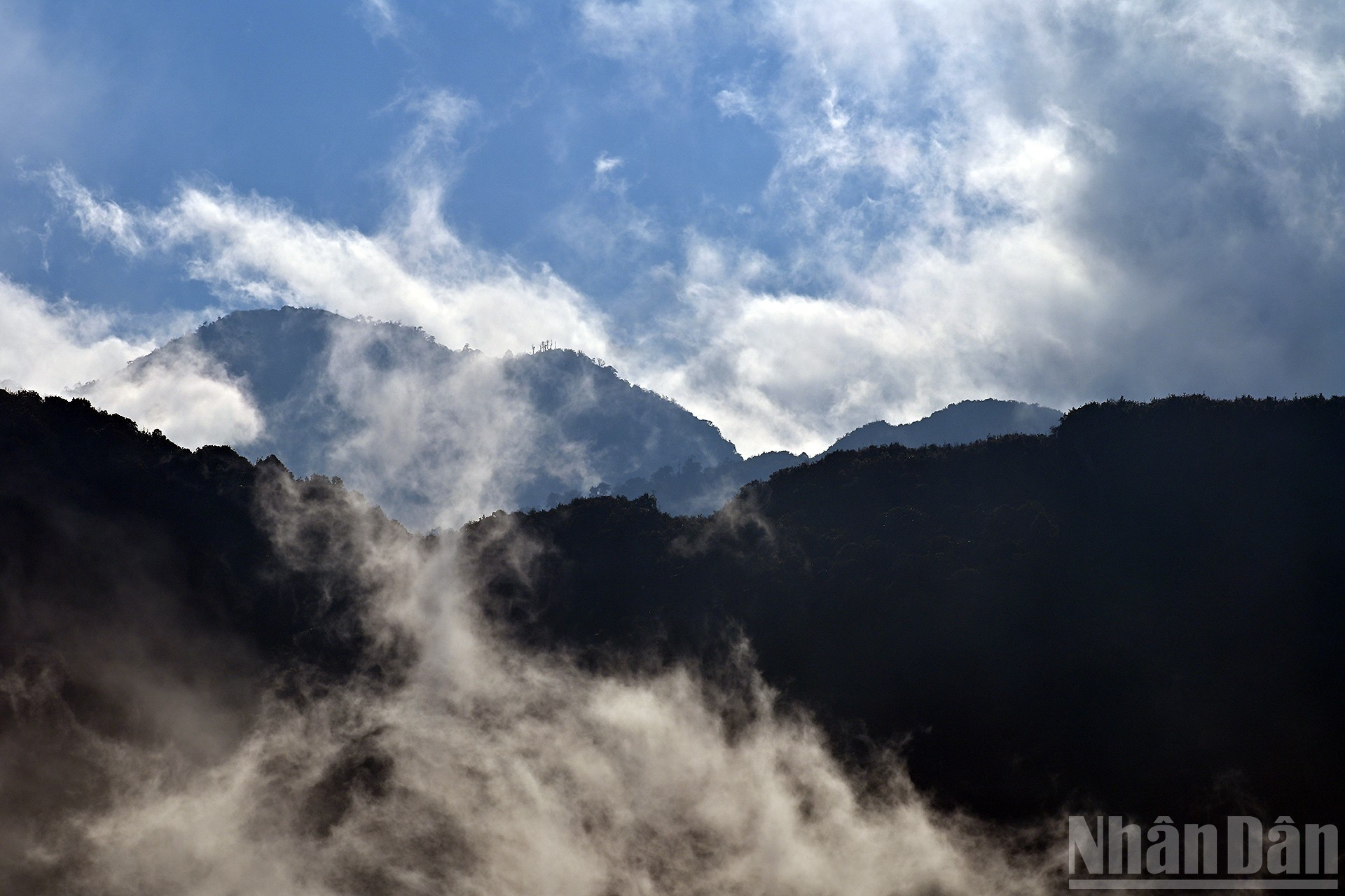 与往年相比，通往伊子的道路难度大大降低。然而，蜿蜒曲折的路段以及一些正在维修或施工的路段，仍然给那些沉醉于山景的游客带来了不小的挑战。