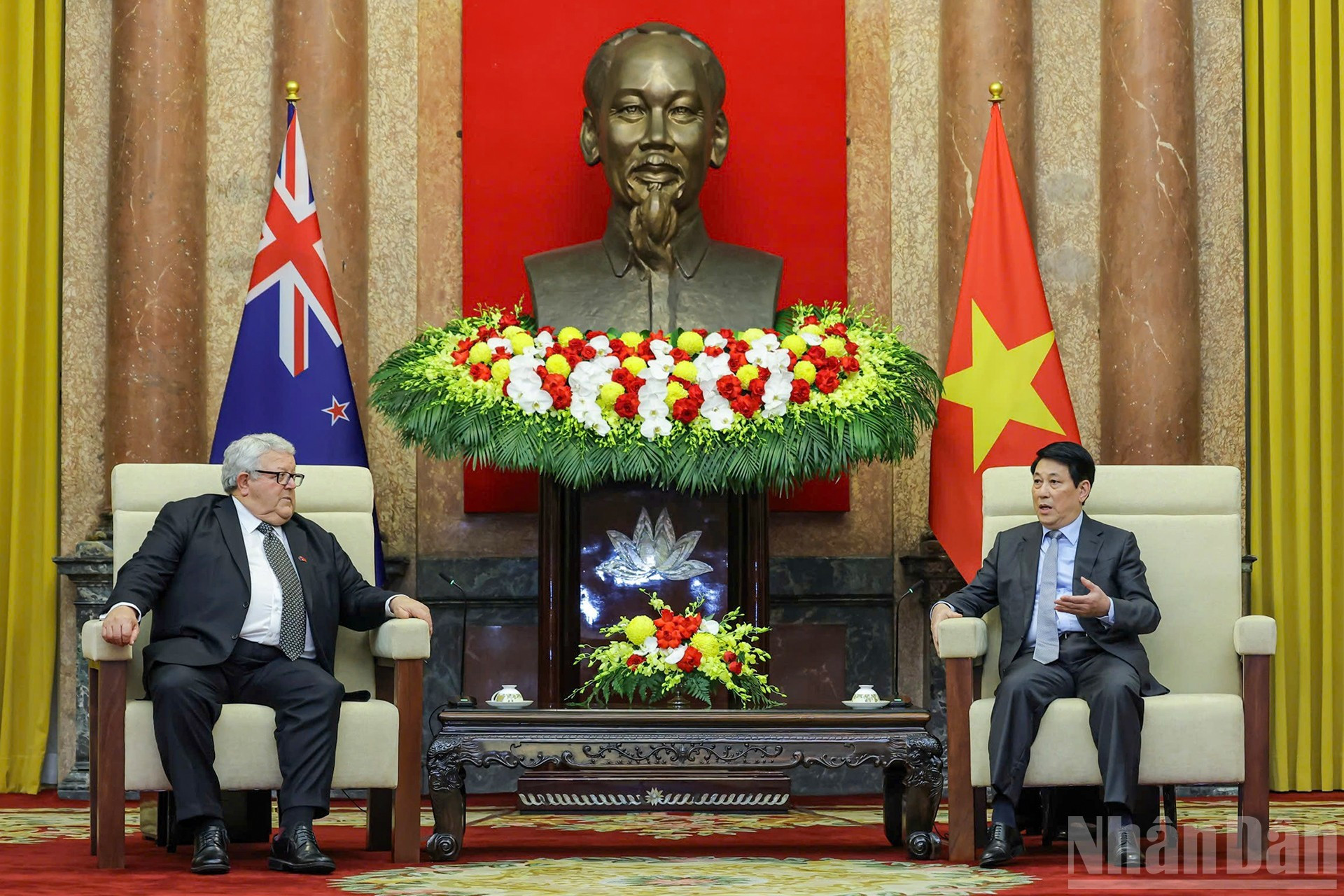 越南国家主席梁强会见新西兰议会议长格里·布朗利。 越南国家主席梁强会见新西兰议会议长格里·布朗利。