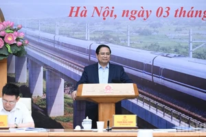 范明正总理主持会议并发表指导性讲话。