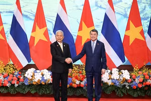 黎明兴总理与泰王国国会主席、下议院议长梭蓬·乍兰。