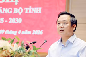 兴安省人民委员会主席范光玉同志。