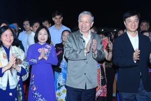 越共中央总书记苏林出席河内市上吉坊全国大团结日活动【组图】