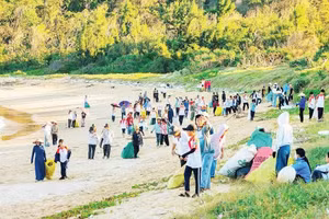 垃圾收集活动得到了当地居民和到访姑苏特区游客的热烈支持