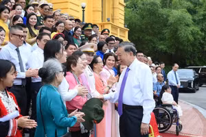 越共中央总书记、国家主席苏林亲切会见越南电视台“善举”节目的代表【组图】