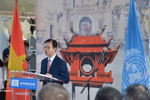 越南外交部副部长、越南UNESCO国家委员会主席吴黎文致开幕词。（图片来源：越通社）