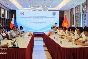 越南海警与菲律宾海岸警卫队青年军官交流活动在岘港市举行。（图片来源：越通社）