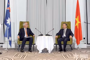 越共中央总书记、国家主席苏林会见澳大利亚政府东南亚问题特使尼古拉斯·摩尔。（图片来源：qdnd.vn）