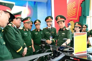 全面建设新时代“模范、标杆”的强大军队。