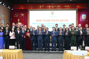 越南政府总理范明正出席司法工作总结和任务部署会议【组图】