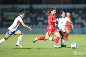 越南女足展现顽强拼搏的战斗精神【组图】