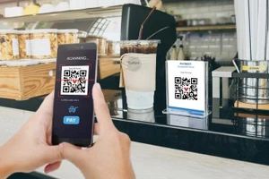 游客扫二维码支付。