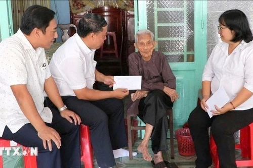 喜迎越共十四大和2026丙午年春节：全国超588万人已收到党和国家慰问金。（图片来源：越通社）