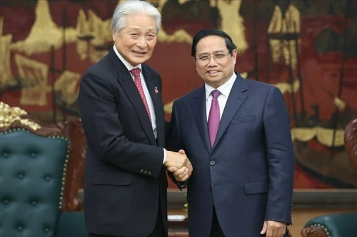 越南政府总理范明正会见日本栃木县知事福田富和。（图片来源：VGP）