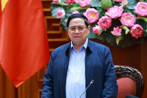 政府总理范明正在会上发表讲话。 （图片来源：越通社）