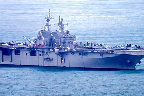 美国海军舰队对岘港进行友好访问。（图片来源：越南海军）