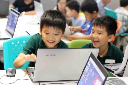 附图:保护未成年人免受虚拟世界的侵害。(图片来源:越通社)