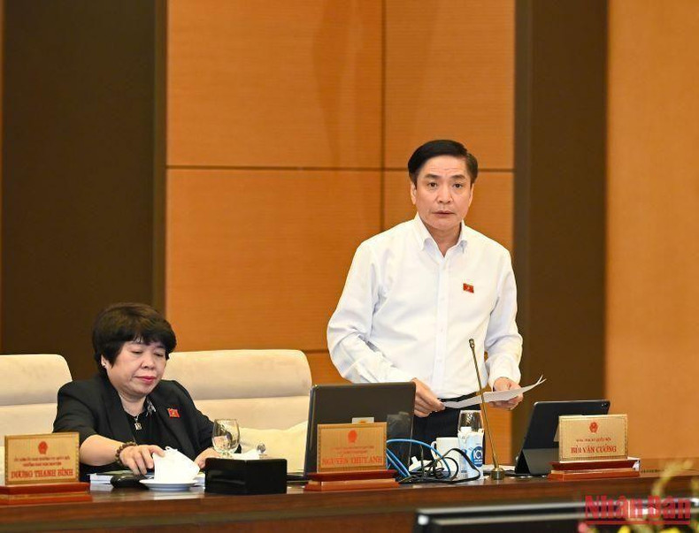越南国会秘书长、国会办公厅主任裴文强发言。 越南国会秘书长、国会办公厅主任裴文强发言。