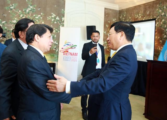 政府常务副总理范平明与尼加拉瓜外长丹尼斯.蒙卡达。(图片来源:VGP) 政府常务副总理范平明与尼加拉瓜外长丹尼斯.蒙卡达。(图片来源:VGP)
