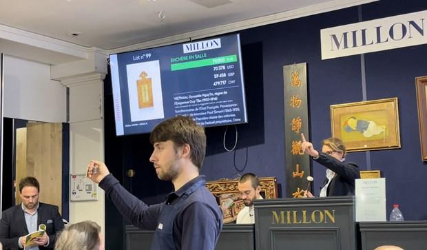 拍卖会场景。(图片来源:越通社) 拍卖会场景。(图片来源:越通社)