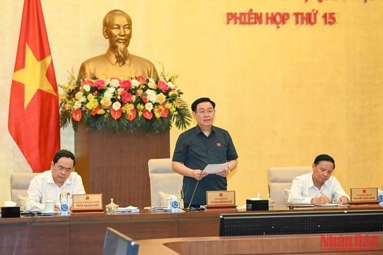 国会主席王廷惠致开幕词。 国会主席王廷惠致开幕词。