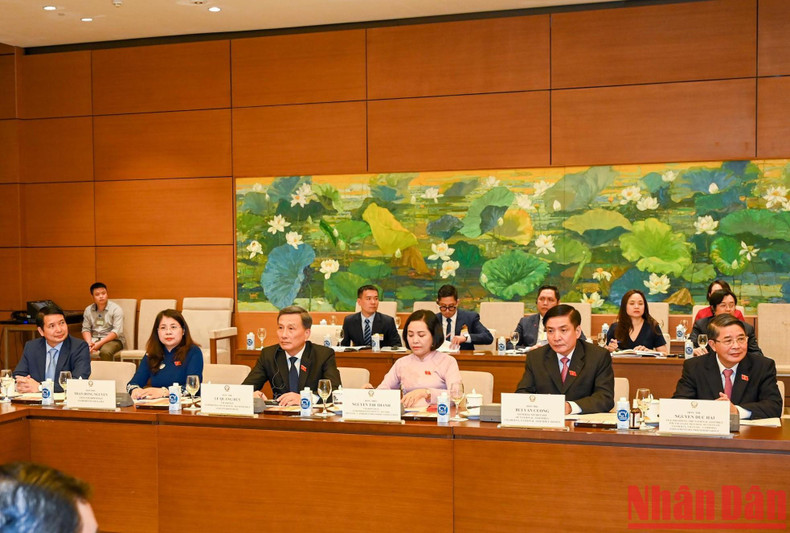 越南国会高级代表团。 越南国会高级代表团。