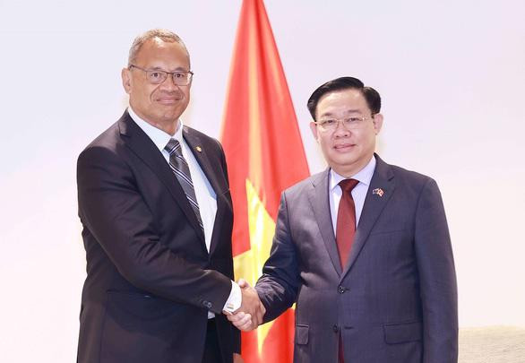 国会主席王廷惠会见Fiso Investment首席执行官约翰菲索。 国会主席王廷惠会见Fiso Investment首席执行官约翰菲索。