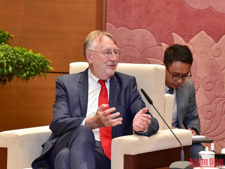 越南国会主席王廷惠会见欧洲议会国际贸易委员会主席兰格(组图) ảnh 2 越南国会主席王廷惠会见欧洲议会国际贸易委员会主席兰格(组图) ảnh 2
