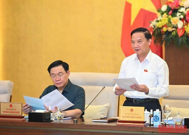 国会副主席阮德海指引讨论会。 国会副主席阮德海指引讨论会。
