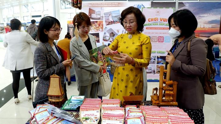 预计将有2000余家企业和超过3万名参观者参加展会期间的各场活动。（图片来源：越通社）