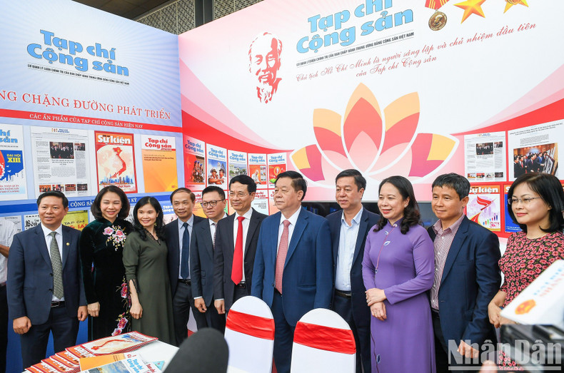 与会代表合影。 与会代表合影。