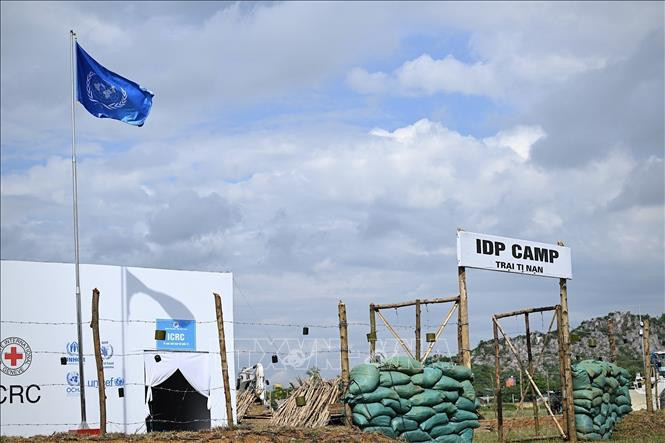 越南和各国维和部队参加了集成军事观察员-工兵队-医疗队执行联合国维和特派团任务流程的表演。(图片来源:越通社) 越南和各国维和部队参加了集成军事观察员-工兵队-医疗队执行联合国维和特派团任务流程的表演。(图片来源:越通社)