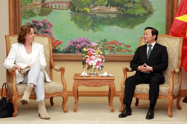 陈红河副总理会见了世界自然基金会总干事克尔斯滕舒伊特。