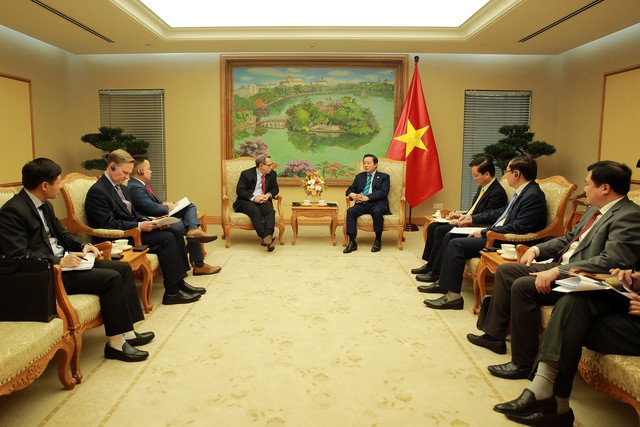 陈红河副总理会见了美国贝克特尔公司高级副总裁兼全球政府事务总裁斯图尔特·E·琼斯。