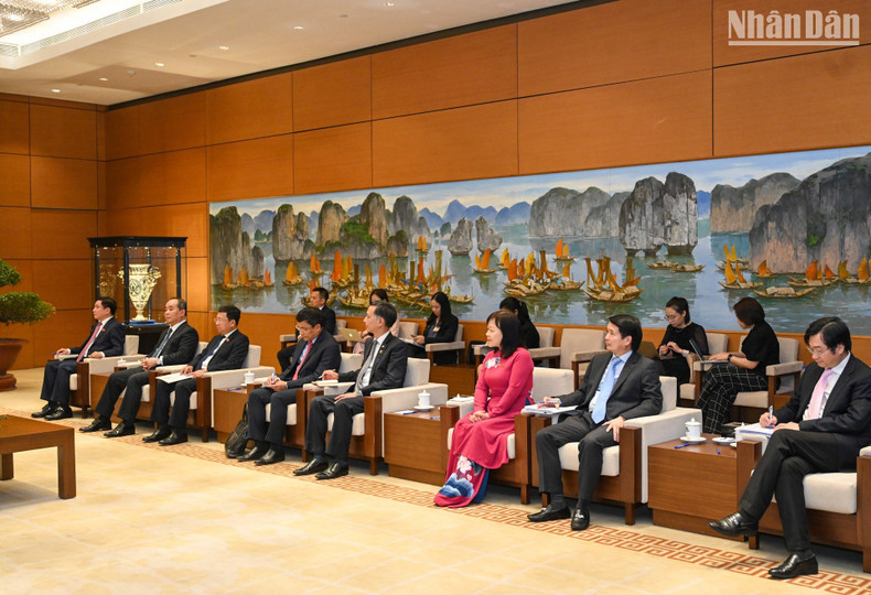 越南国会代表团成员。 越南国会代表团成员。