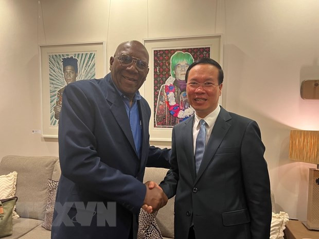 越南国家主席武文赏会见古巴国家副主席萨尔瓦多·安东尼奥·巴尔德斯·梅萨。(图片来源:越通社) 越南国家主席武文赏会见古巴国家副主席萨尔瓦多·安东尼奥·巴尔德斯·梅萨。(图片来源:越通社)