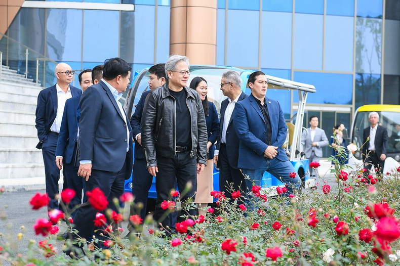 越南计划与投资部部长阮志勇会见美国英伟达集团首席执行官黄仁勋。