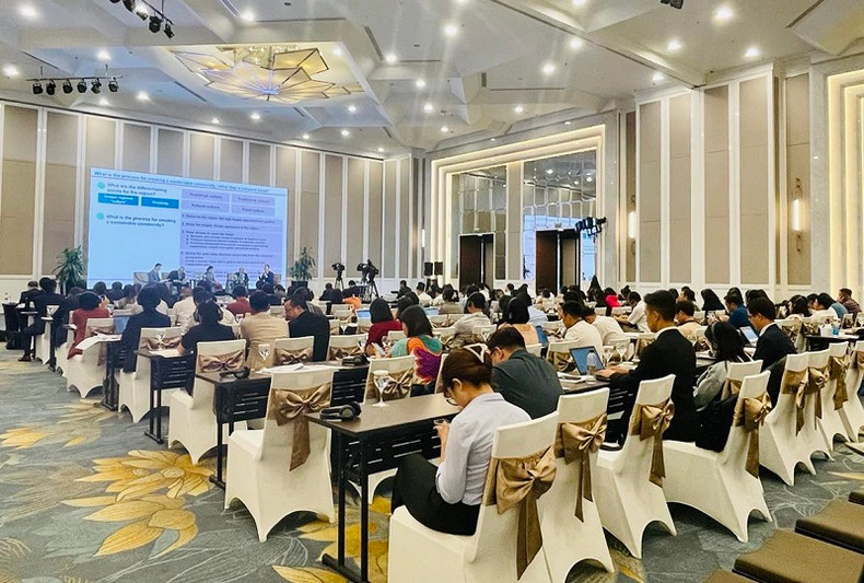 研讨会场景。 研讨会场景。