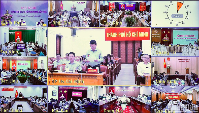 会议以线上线下相结合方式举行,实现设在政府总部的主会场与设在全国63个省市人民委员会总部的分会场视频连线。 会议以线上线下相结合方式举行,实现设在政府总部的主会场与设在全国63个省市人民委员会总部的分会场视频连线。