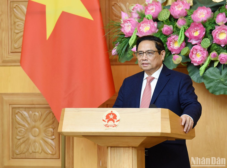 政府总理范明正对越南驻外使团团长分工任务。 政府总理范明正对越南驻外使团团长分工任务。