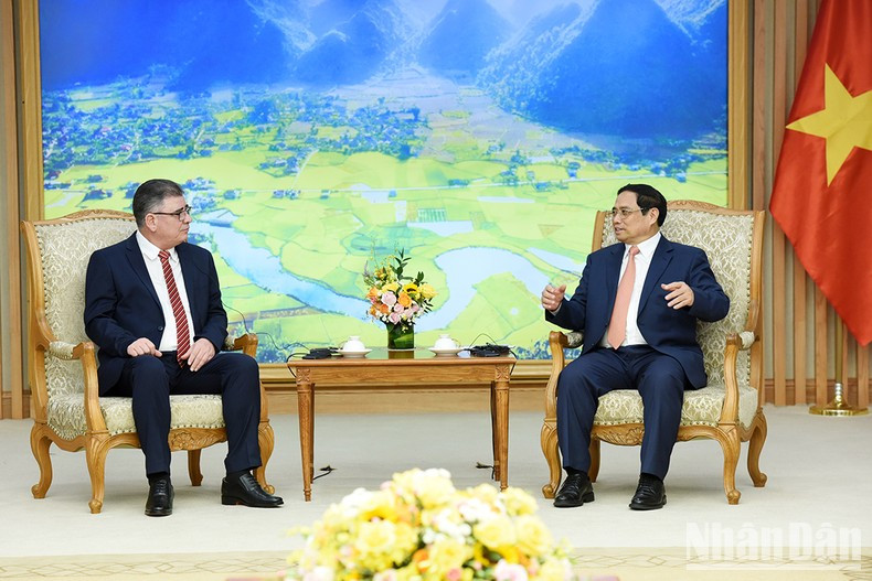 政府总理范明正会见古巴内务部长拉萨罗·阿尔韦托。 政府总理范明正会见古巴内务部长拉萨罗·阿尔韦托。