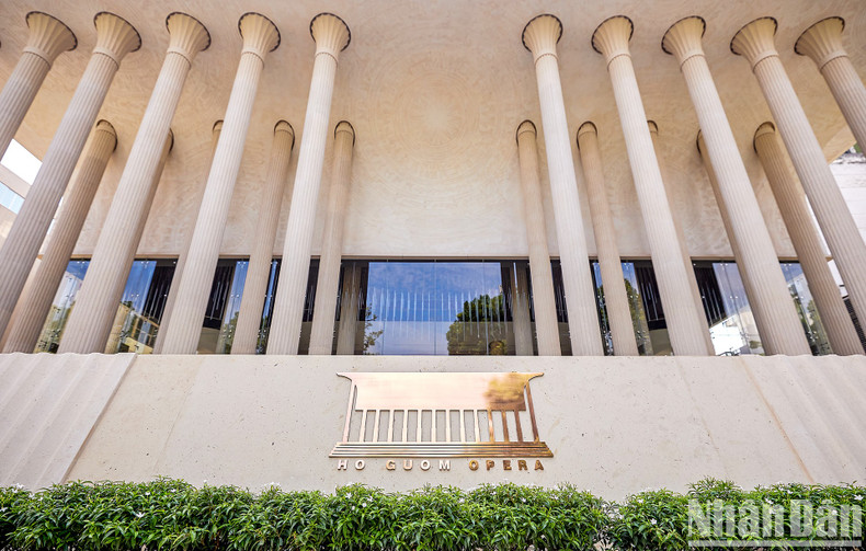 剑湖剧院占地面积超5000平方米。 剑湖剧院占地面积超5000平方米。