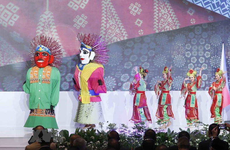 庆祝AIPA-44开幕式的文艺表演节目。 庆祝AIPA-44开幕式的文艺表演节目。