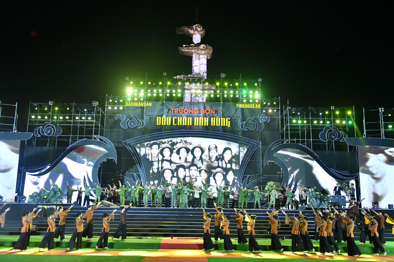 “桩盆——英雄的足迹”文艺晚会留下深刻印象。