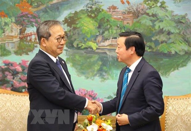 陈红河副总理会见日本驻越南大使山田贵雄。