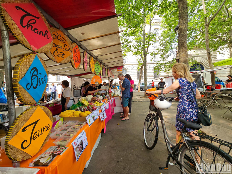这是该节日举办的第三年,已成为越南美食和文化热爱者的相约之地。 这是该节日举办的第三年,已成为越南美食和文化热爱者的相约之地。