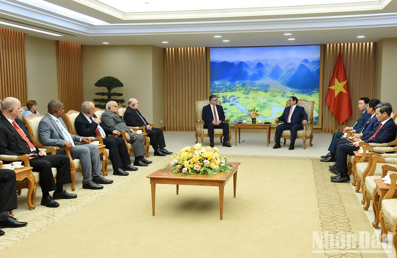 政府总理范明正会见古巴内务部长拉萨罗·阿尔韦托。 政府总理范明正会见古巴内务部长拉萨罗·阿尔韦托。