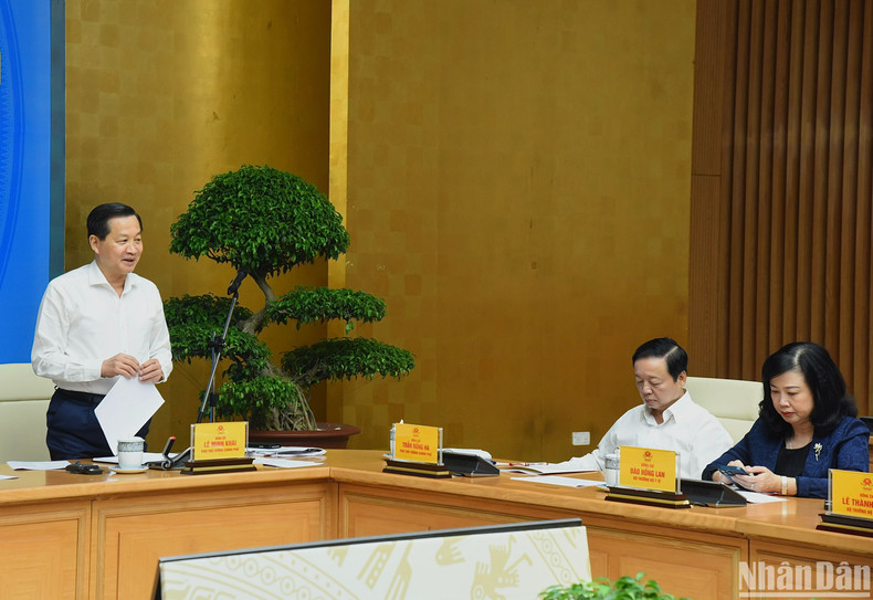 政府副总理黎明慨在会上发表讲话。(陈海 摄) 政府副总理黎明慨在会上发表讲话。(陈海 摄)